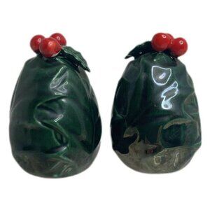 Vintage Lefton Green Christmas Holly Berry Leaf Salt and Pepper Shakers 6011